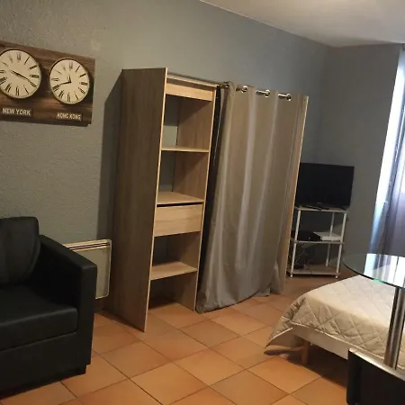 A La Confluence Apartment